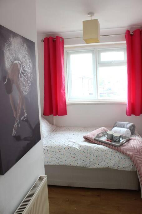 Private & Comfortable 2 Bedroom Home Away From Home Stanwell ภายนอก รูปภาพ